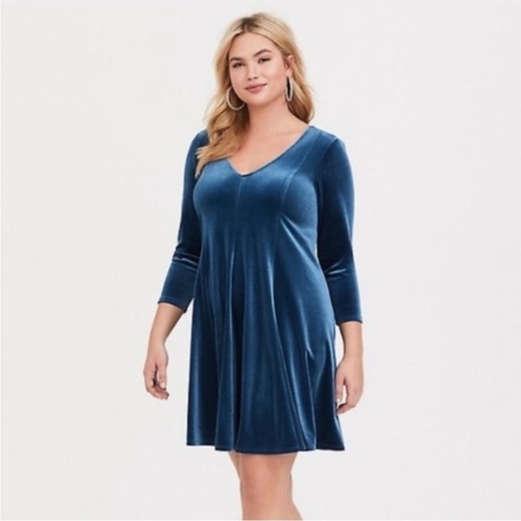 torrid Dresses & Skirts - Torrid Velvet Fluted Dress Size 2